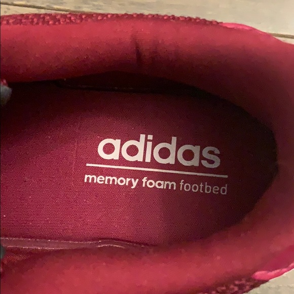 Maroon Adidas sneakers. Size 5 - Picture 5 of 5